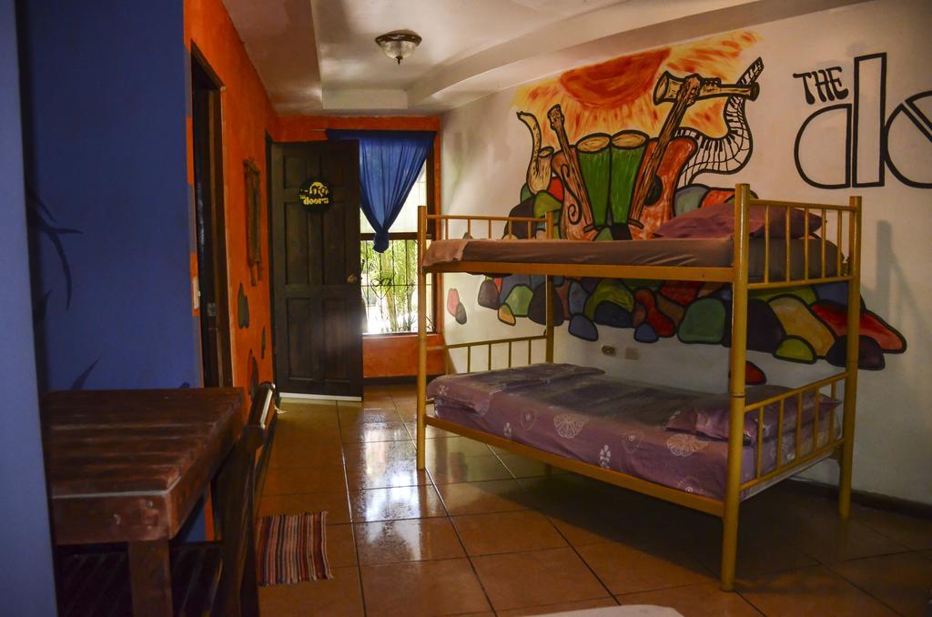 Pura Vida Hostel Tamarindo Dış mekan fotoğraf